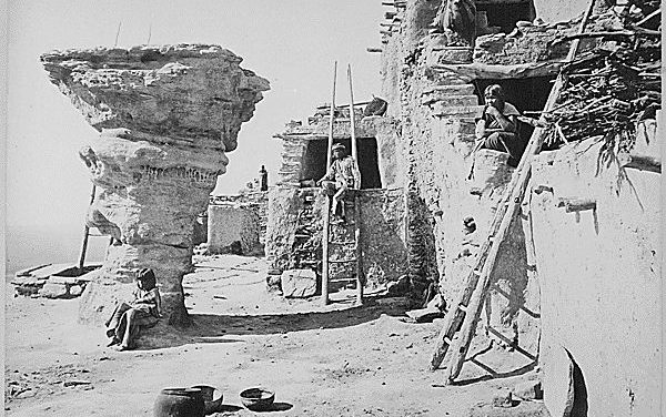 50 Years Ago: Hopi traditionalists often side with Diné