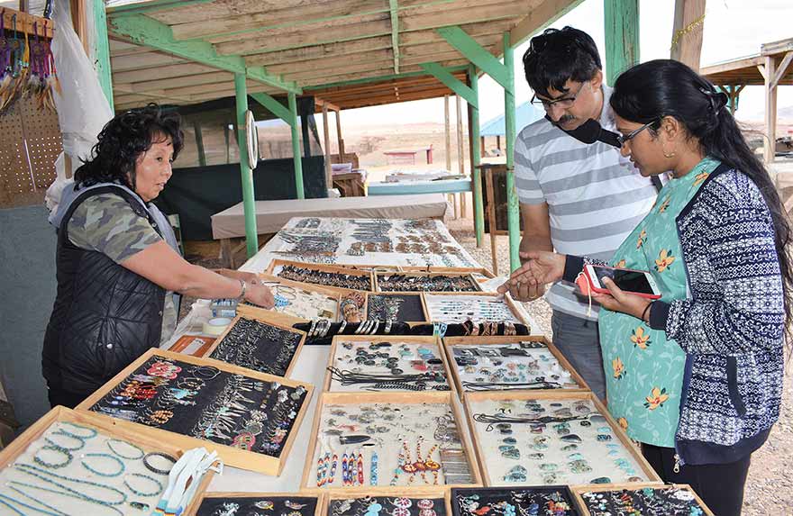 Committee halts dismantling of LCR vendor booths