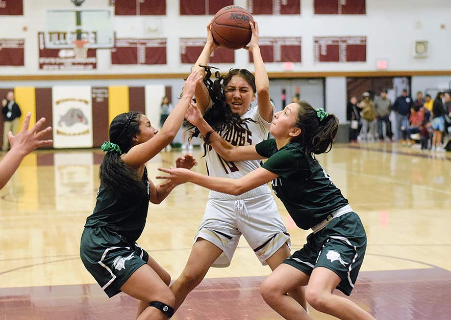 Lady Bulldogs even series with Tuba City