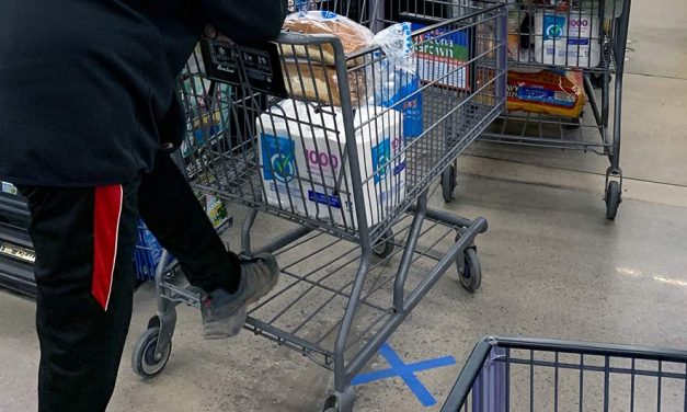 Bashas’ employee tests positive in Piñon