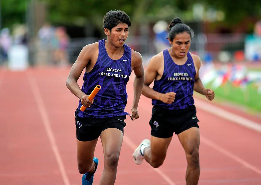 KC boys win gold in 4×100 race