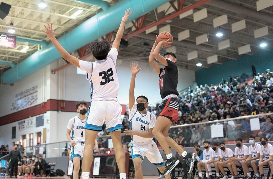 Down to the wire:  Crownpoint boys edge Navajo Prep for district crown