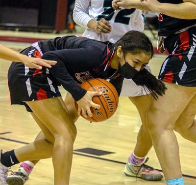 Crownpoint girls make noise in district tournament run