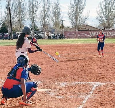 Winslow eked out close win against Holbrook softball