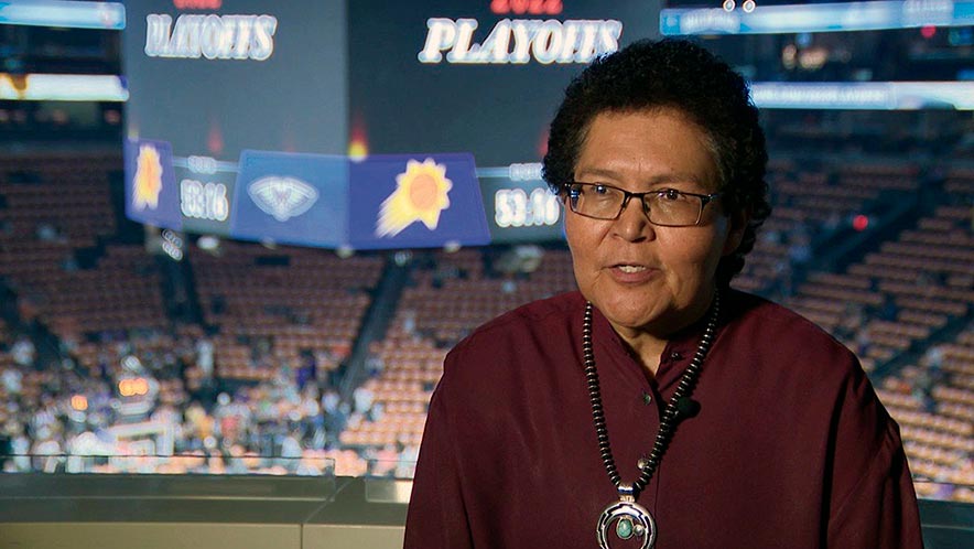 Dinék’ehjí: L.A. Williams brings Diné Bizaad over Suns airwaves