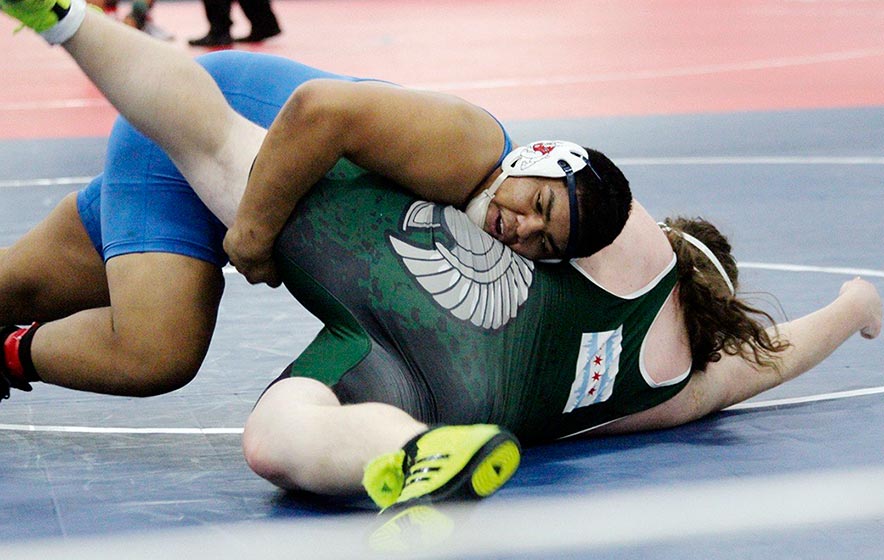 Diné wrestling champion in Chicago earns scholarship