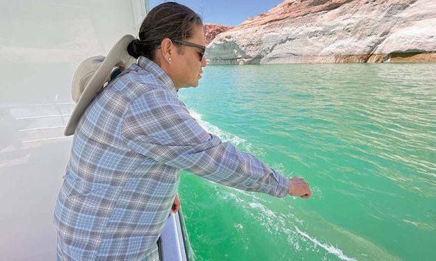 Delegates ‘unwind’ on Lake Powell during work session