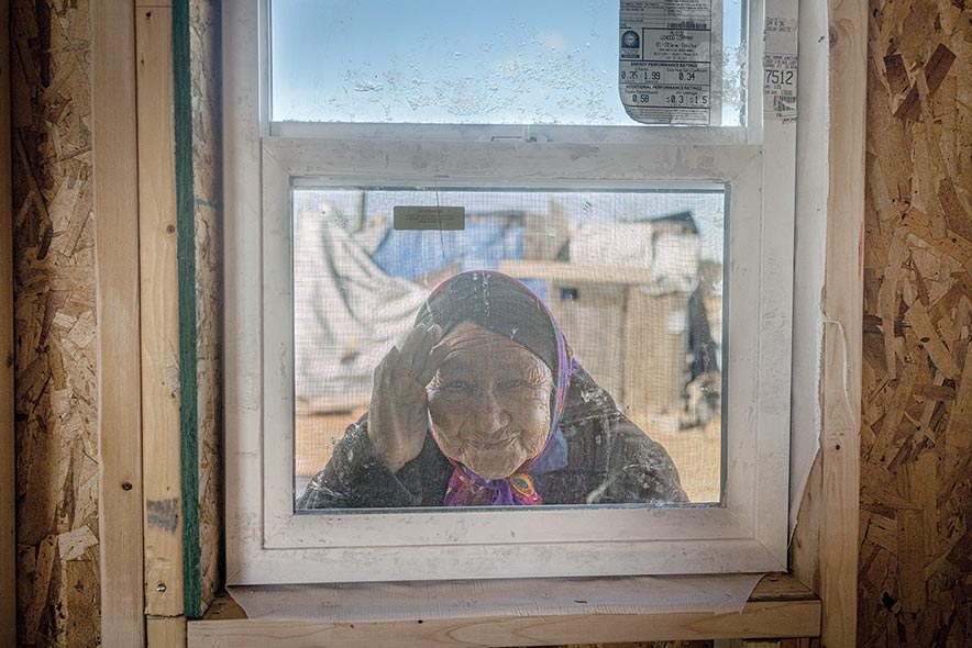 Oljato elder hunkers in makeshift hut while new home is quickly being built