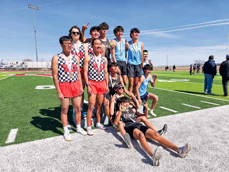 Chinle 4×400 team edges Scouts for region title