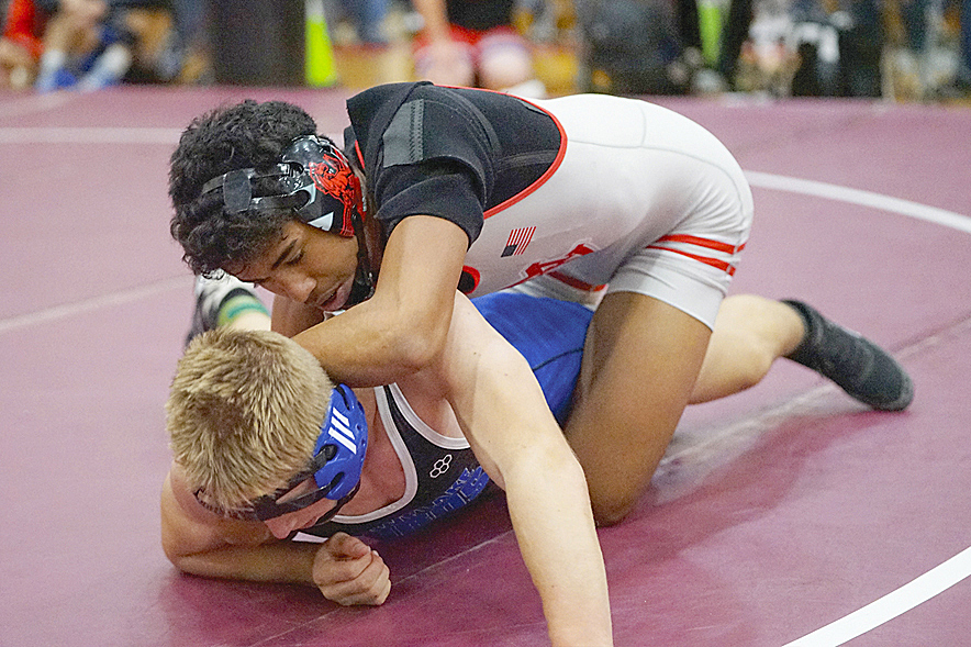 Area wrestlers win individual crowns at Holbrook meet