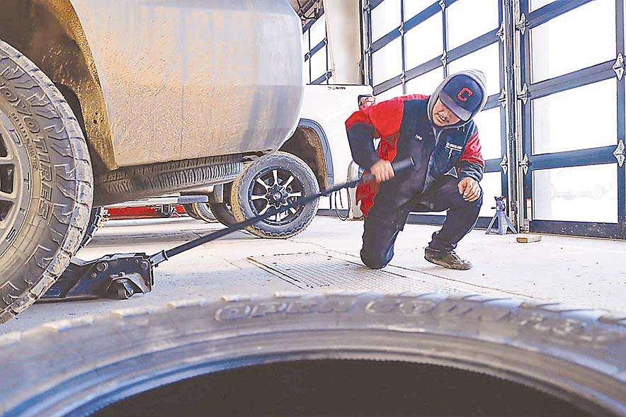 ‘Repairs cost a lot’: Tire shops report an increase in pothole damage repairs