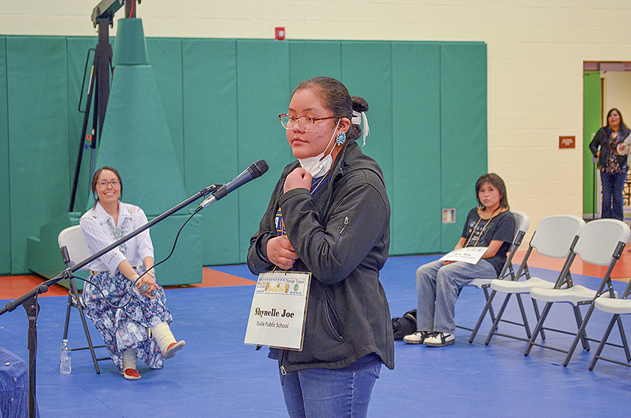 C-H-A-M-P-I-O-N: Lók’a’ch’égai girl Shynelle Joe wins Navajo Times/Office of Diné Youth Final Regional Spelling Bee