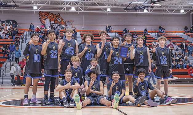 Bloomfield hits free throws to beat Gallup in district finale