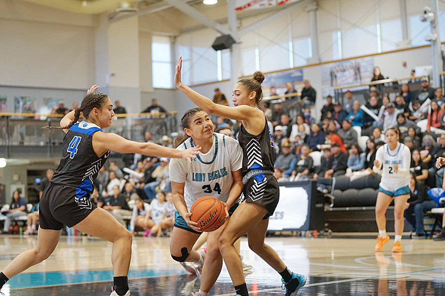 Farmington girls find footing to advance to 5A quarterfinals, Area top-seeded teams also pick up wins