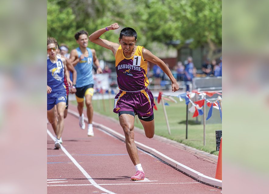 Tohatchi middle distance runner defends 800 crown