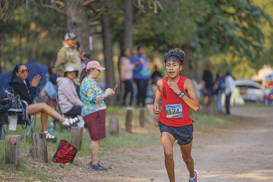 Runners test fitness level at Narbona Pass