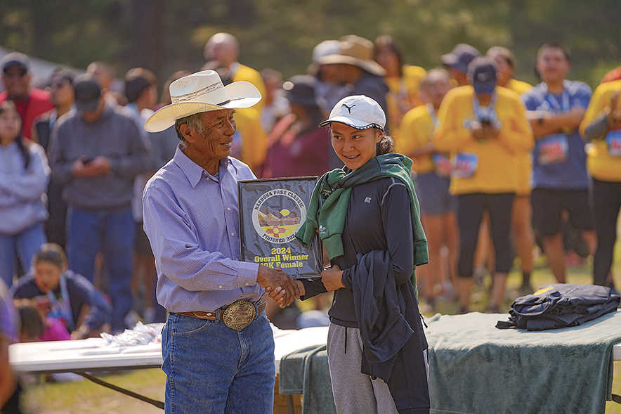 Runners test fitness level at Narbona Pass