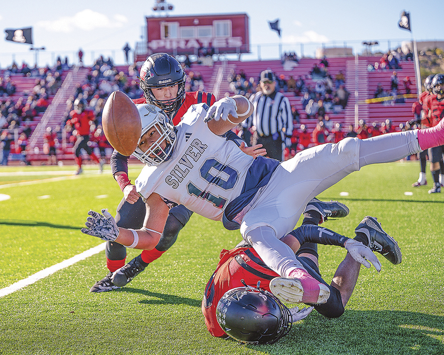 Grants holds off Silver in a hard-fought defensive battle