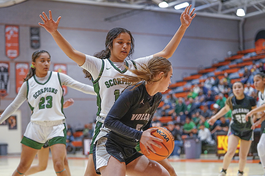 Farmington girls beat Volcano Vista for regular season district crown in tiebreaker