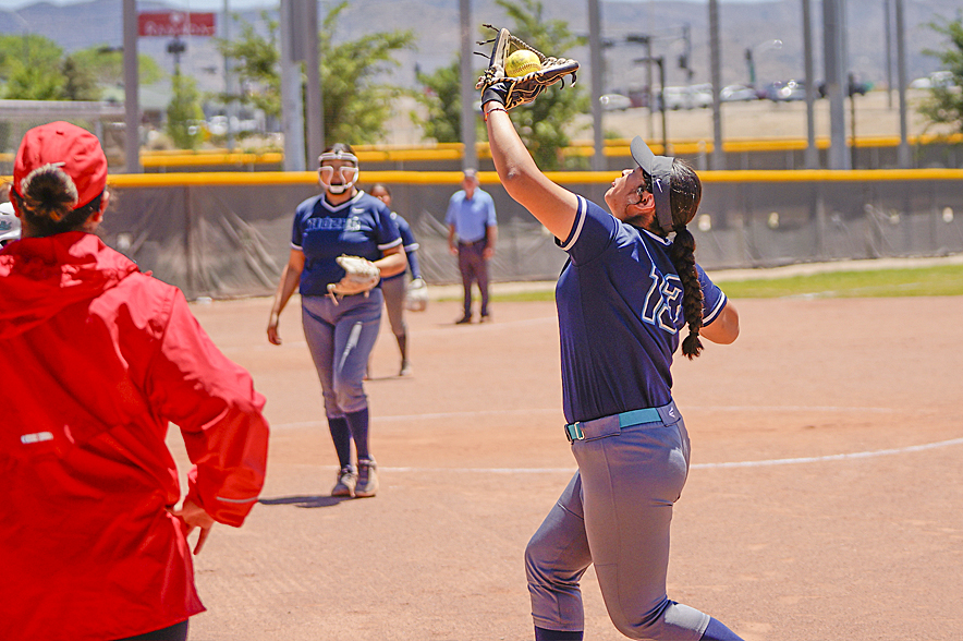 Hózhó Academy reaches A/2A title game, stuns Estancia in semis