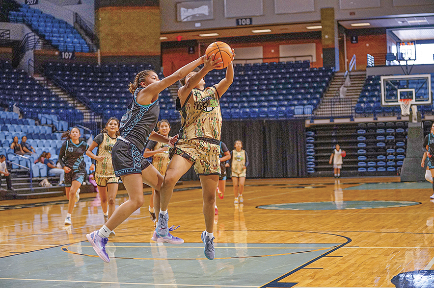 Diné Bombers make easy work of Team 928 in title game