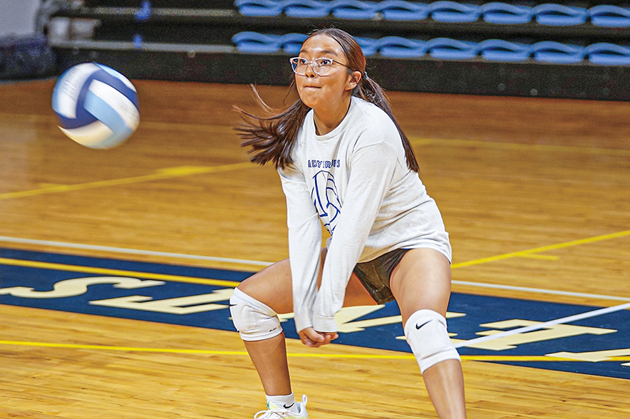 Area teams square off in scrimmage, prep for Window Rock tourney