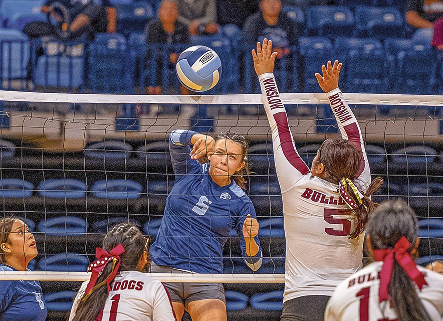 Window Rock ends tourney drought, outlasts Winslow in finale