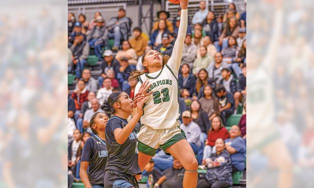 Farmington claims Marv Sanders Invite title, tops Navajo Prep 49-30