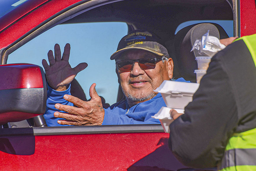 In Tsébii’ndzisgaii, a drive-thru meal marks the season’s end