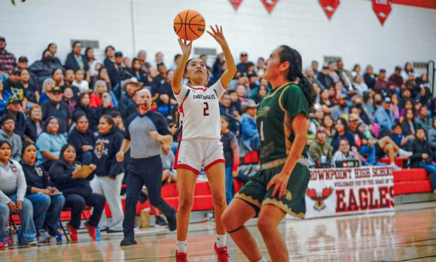 Crownpoint girls extend 8-game win streak in ugly 42-21 win over Thoreau