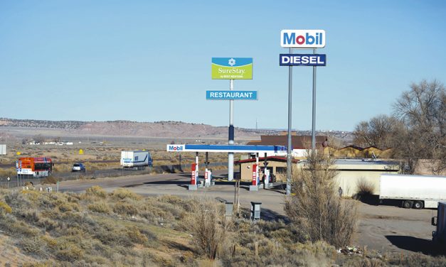 Navajo chapters mobilize against border packaged liquor license