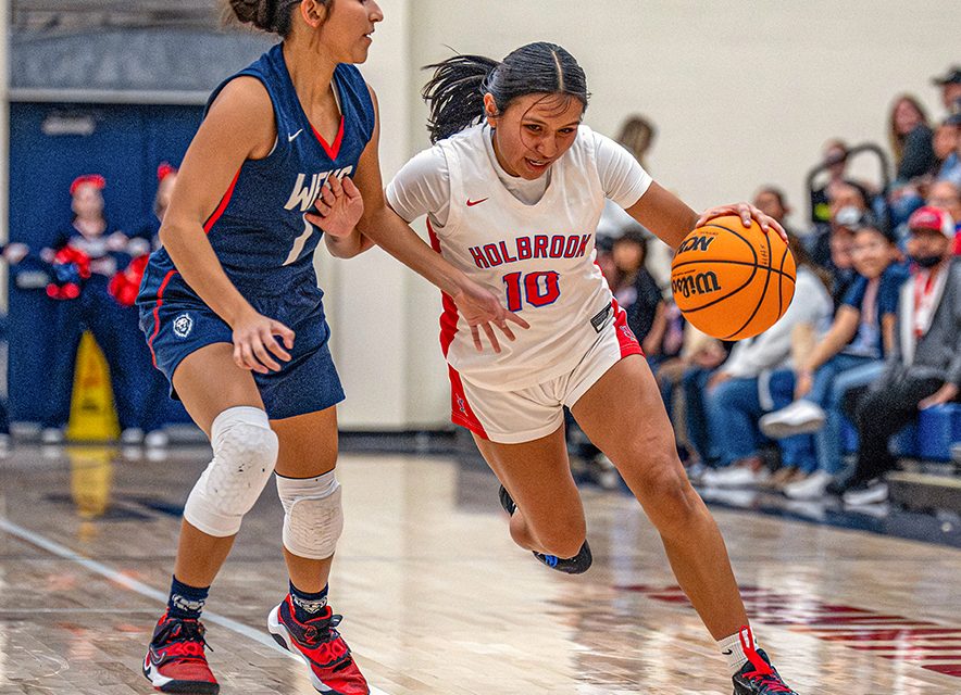 Bailey Williams’ second-half surge sends Holbrook to 3A state first round