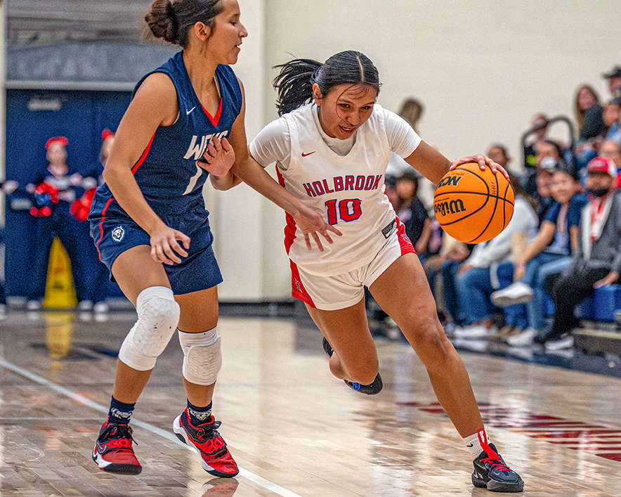 Bailey Williams’ second-half surge sends Holbrook to 3A state first round