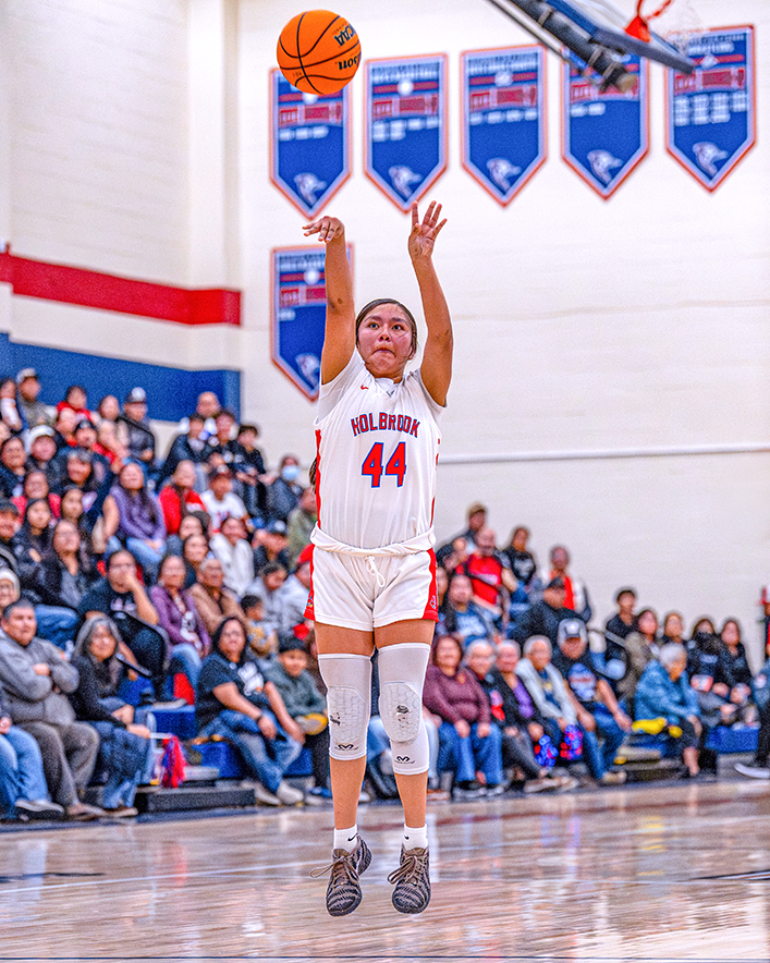 Bailey Williams’ second-half surge sends Holbrook to 3A state first round