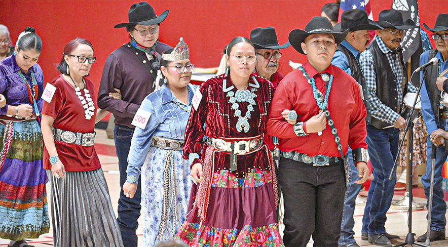 Glendale song and dance keep Diné families connected far from home