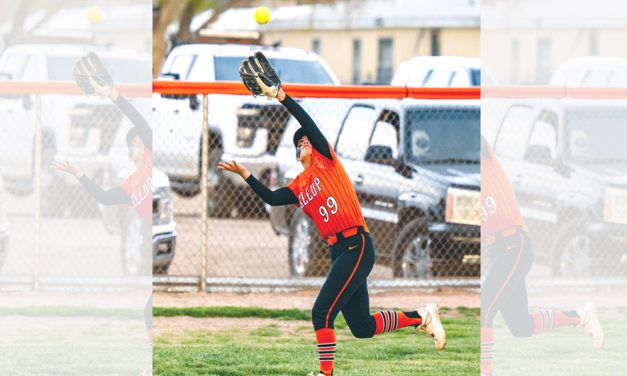 Gallup rallies late to edge Kirtland Central, extends win streak over district rival