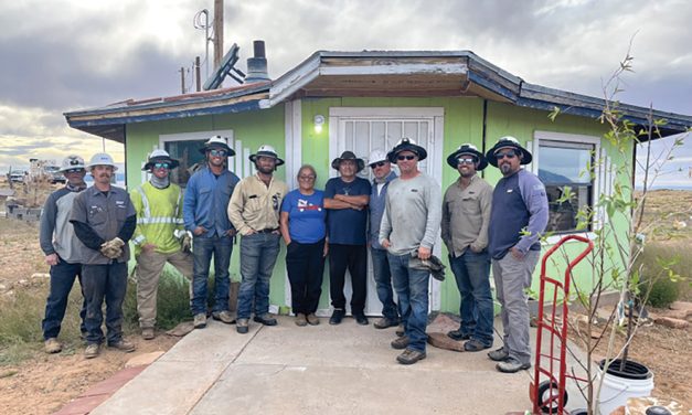 SRP crews connect 13 Western Navajo homes to power