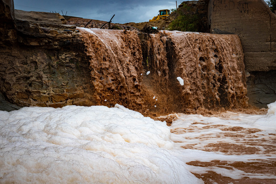 3 family members die after being swept away in Two Grey Hills floodwaters